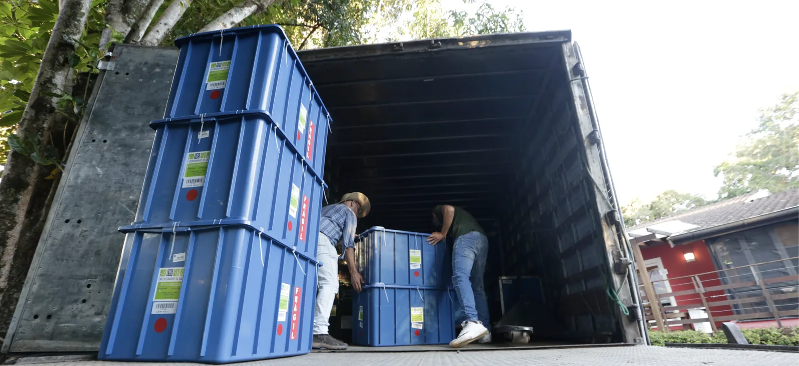 Transporte de equipamentos da expedição