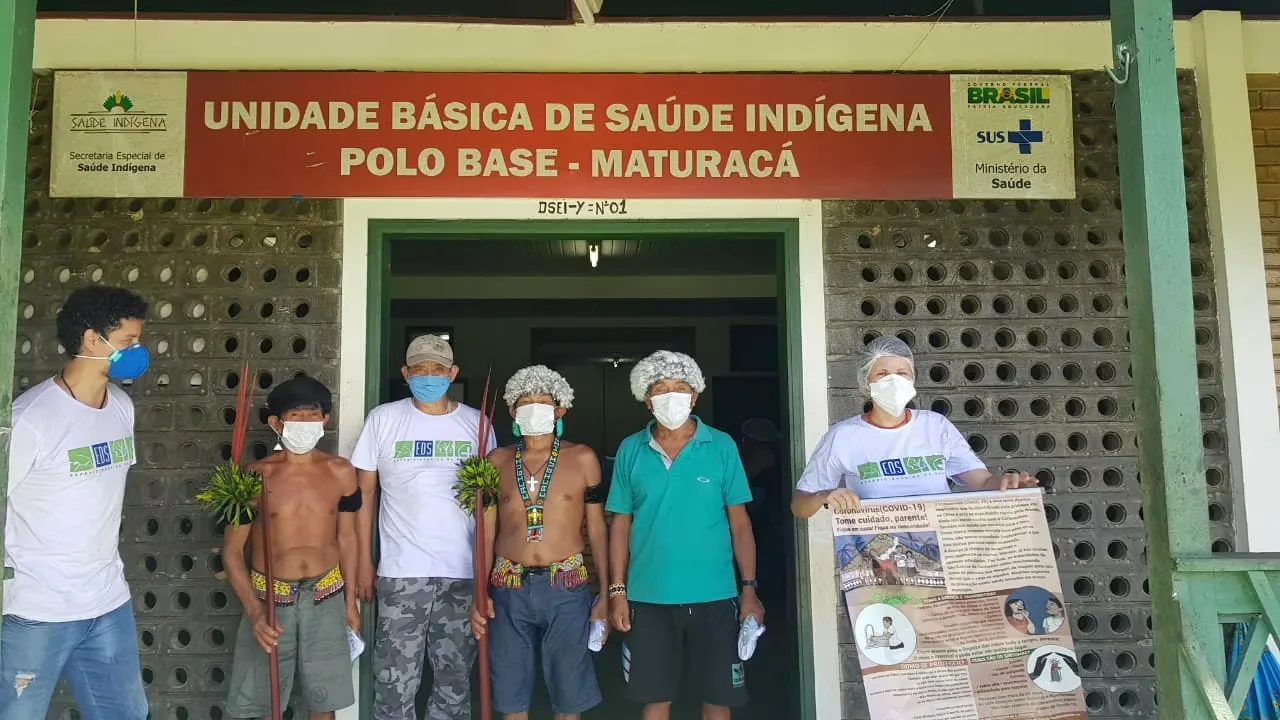 Equipe da EDS e lideranças indígenas no Polo Base Maturacá durante a pandemia